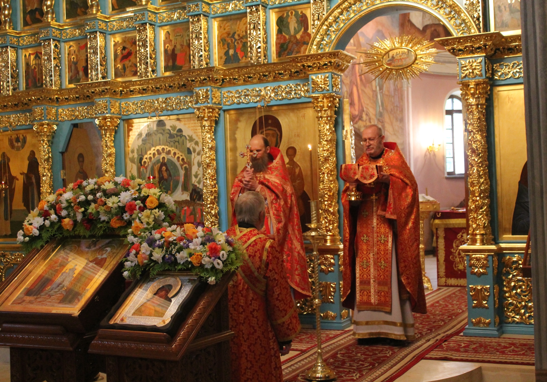 Богослужения в день празднования Владимирской иконе Божией Матери и памяти святых мучеников Адриана и Наталии