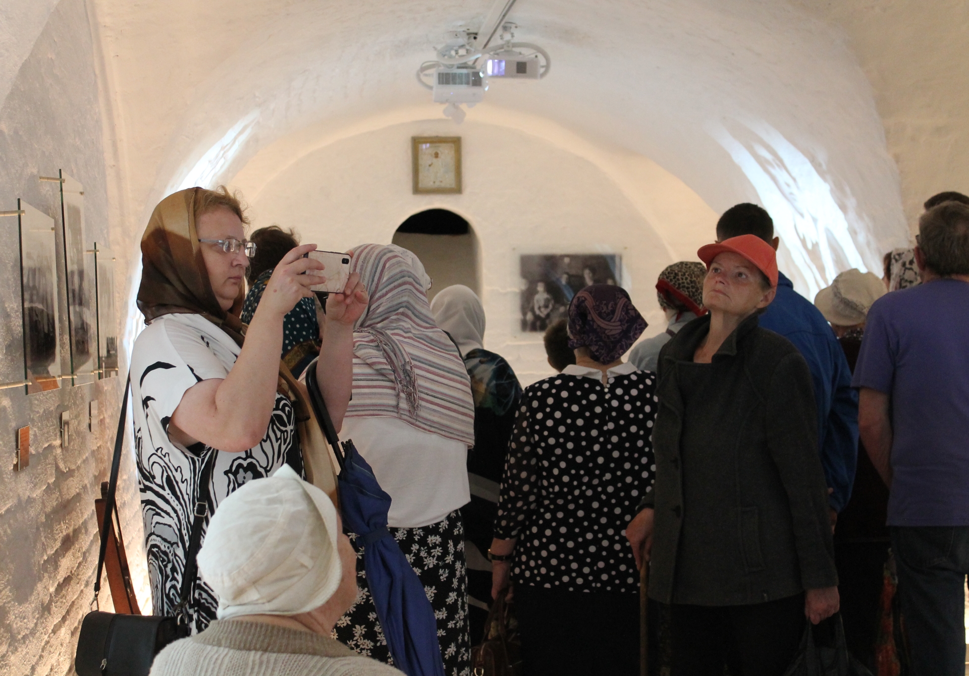 Подопечные социального центра «Надежда» посетили экспозицию «Доктор Войно-Ясенецкий: время и вечность»